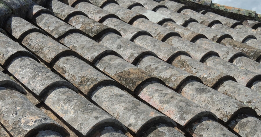 Manutenção residencial no telhado